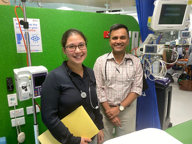 Dr Michelle Ng and Dr Vasant Chinnabhandar on the ward